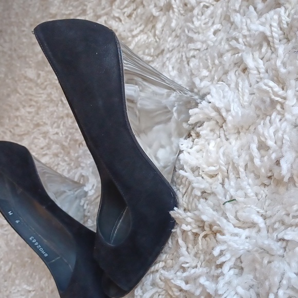 Stuart Weitzman - Picture 2 of 4